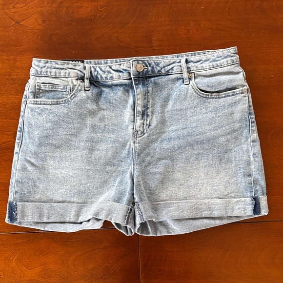 Hudson Los Angeles Mid-Rise Premium Denim Shorts with Cuffed Hem NWT.  14 - Picture 4 of 10